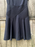 Ann Taylor Sleeveless V-Neck Petite Black Dress Size 0P - Excellent Co