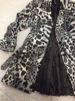 SNOW LEOPARD PRINT TRENCH COAT WOMEN'S SZ 8 SOO DETAILED! $60