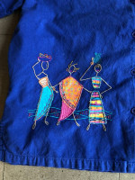 Really cute vintage shirt with African women appliqués -  Sz. Medium