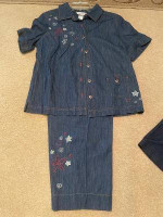 Ladies Capri Sets, Lot 2