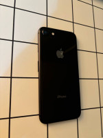 iPhone 8 - Unlocked