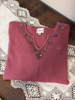 BNWOT - Beautiful CLEO Rose 3/4 length sleeve top! Size Small