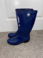 New Authentic UGG Women's Shaye Rain Boot w/ Sheepskin Lining - Size 8