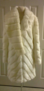GORGEOUS Women's Faux Fur Winter White Coat w/pockets & scarf NWOT