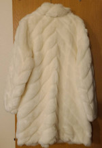 GORGEOUS Women's Faux Fur Winter White Coat w/pockets & scarf NWOT