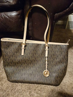 ***MICHAEL KORS PURSE***