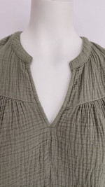Women's Gap Size XS Crinkle Gauze Tank