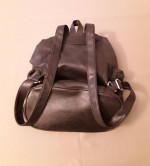VINTAGE GUESS WOMEN'S BLACK LEATHER BACKPACK