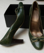 Tahari Green Full Leather Classic Pump Bow Gold Acc