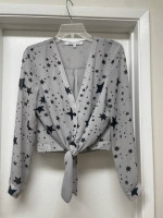 LOVERS + FRIENDS GRAY BLACK STAR TIE BLOUSE Sz MEDIUM