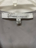 LOVERS + FRIENDS GRAY BLACK STAR TIE BLOUSE Sz MEDIUM