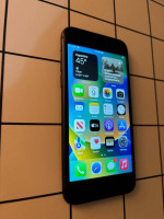 Apple iPhone 8 (Unlocked/Black)