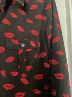 JOIE BLACK BLOUSE RED LIPS PRINT Sz Small NEW