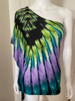 BURST OF COLOR TOP Size Medium