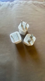 3 Phone chargers Cube for Apply iphone or Samsung phone charger