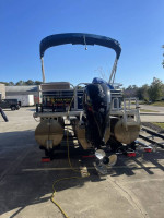 2022 Sun Tracker 22 dlx xp3 party barge