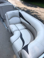 2012 Manitou Oasis 22’ Pontoon Boat