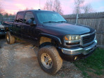 2004 GMC 2500 4 DOOR 4x4 6.0 ENGINE 6 INCH LIFT KIT