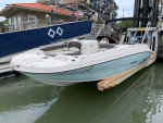2017 Stingray 212SC Deck Boat