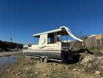 30’ party hut sun tracker pontoon with Slide