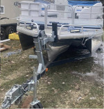 26' Tritoon Pontoon 200Hp