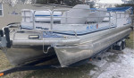 26' Tritoon Pontoon 200Hp