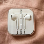 NEW authentic apple iphone wired earpods heaphones 3.5mm remote mic