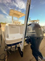 2017 Robalo R222