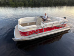 20 ft Bennington pontoon boat