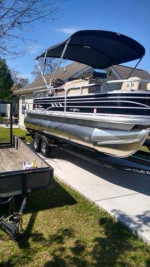 2022 Sun Tracker Pontoon