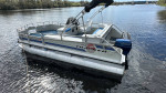 18 ft sun tracker Bass Buggy pontoon