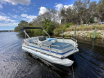 18 ft sun tracker Bass Buggy pontoon