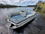 18 ft sun tracker Bass Buggy pontoon