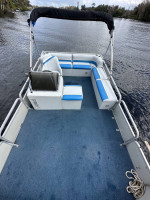 18 ft sun tracker Bass Buggy pontoon