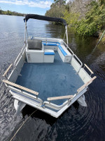 18 ft sun tracker Bass Buggy pontoon