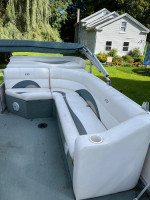20’ Pontoon Boat 90hp Mercury