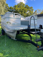 20’ Pontoon Boat 90hp Mercury