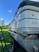 20’ Pontoon Boat 90hp Mercury