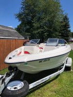 2004 Larson bow rider