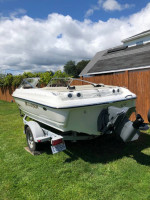 2004 Larson bow rider