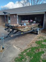 Flat bottom fishing boat