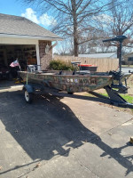 Flat bottom fishing boat