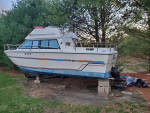 1978 Tiara 2500 (25’) with Flybridge and 8’ Beam