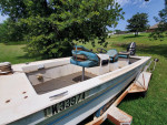 16 FT. Tri-Hull Fishing Boat
