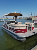 24 ft 2018 Sun Tracker Pontoon Boat. Sportfish 22 DLX