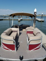 24 ft 2018 Sun Tracker Pontoon Boat. Sportfish 22 DLX