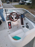 2007 SPLENDOR  26' DECK BOAT...HAS All  the BELLS!