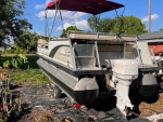 2000 24' pontoon boat