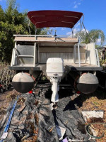 2000 24' pontoon boat
