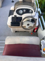 2000 24' pontoon boat